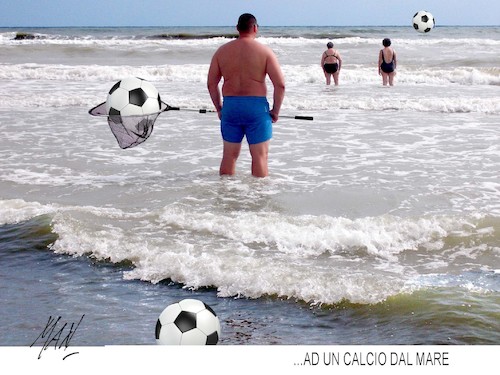 Cartoon: ad un calcio dal mare (medium) by Enzo Maneglia Man tagged foto,fotografia,surrealismo,calcio,man,maneglia,fighillearte