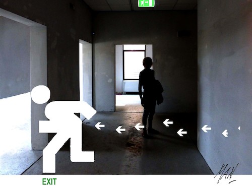 Cartoon: exit (medium) by Enzo Maneglia Man tagged fotografia,espressionistica,surrealista,man,foto,maneglia,fighillearte