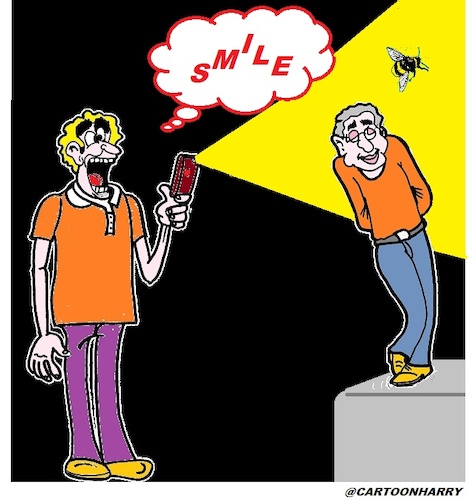 Cartoon: Smile (medium) by cartoonharry tagged smile,bee