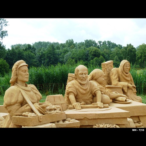 Cartoon: MH - Making Dinner (medium) by MoArt Rotterdam tagged sandsculpture,sand,zandsculptuur,zandsculpturenfestival2010,kasteelhoensbroek,hoensbroek,makingdinner,eten,zandsculpturenhoensbroek