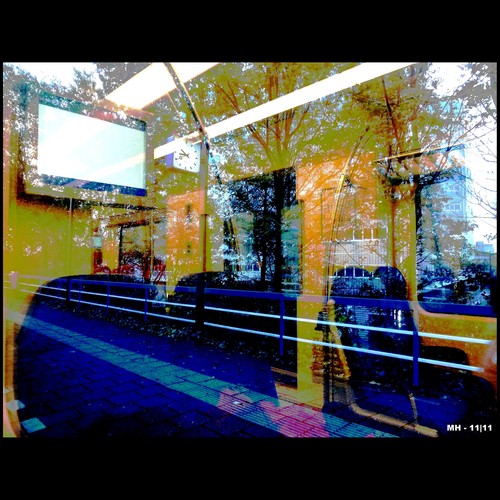 Cartoon: MH - The Trainstation (medium) by MoArt Rotterdam tagged rotterdam,train,trein,interior,interieur,reflection,weerspiegeling,klok,clock,trainstation,treinstation,perron